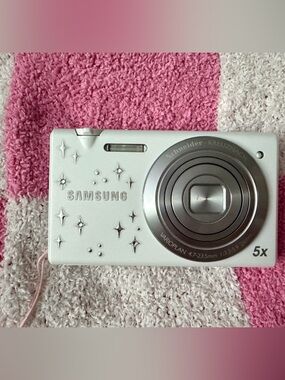Samsung White Compact Camera with Silver Lens and Star Accents